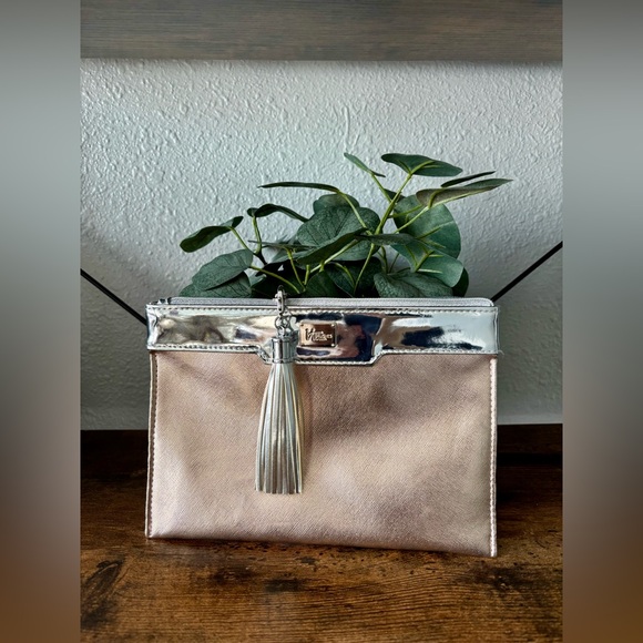 unbranded Handbags - Brushes For Ulta Rose Metallic Zipper Clutch with Tassel
